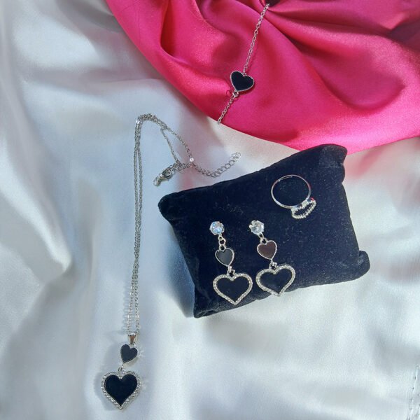 Diamond Heart Bracelet - Lifestyle - Luxore