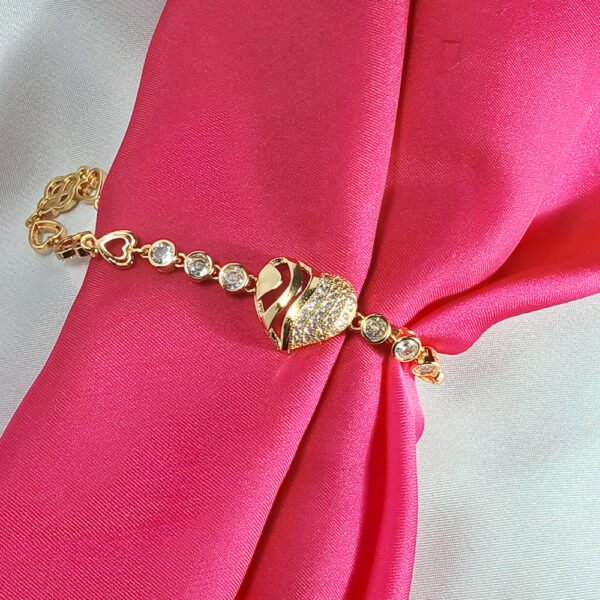 Golden Heart Bracelet - Lifestyle - Luxore