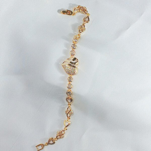Golden Heart Bracelet - Lifestyle - Luxore